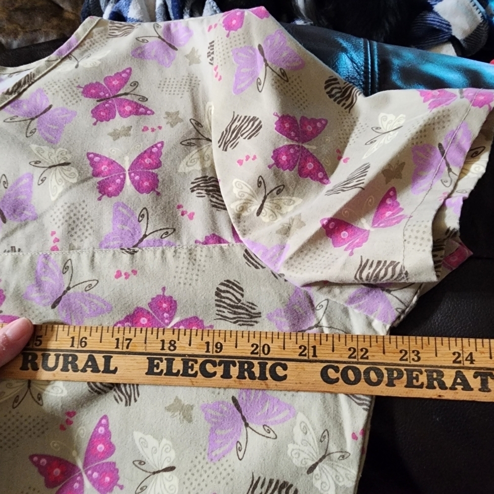 3-2-1 Scrub Tops Lot Women's Medium Hearts Butterflies Valentine's Day Nurse - Picture 12 of 16